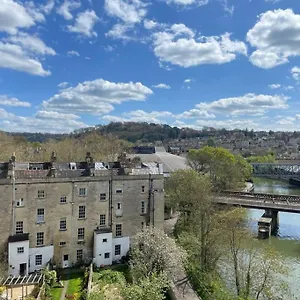 Crescent Penthouse With Stunning Views And Free Parking , Bath United Kingdom
