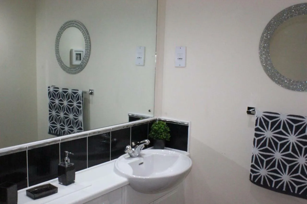 Edinburgh City Luxury Apartment Spectrum 0*,